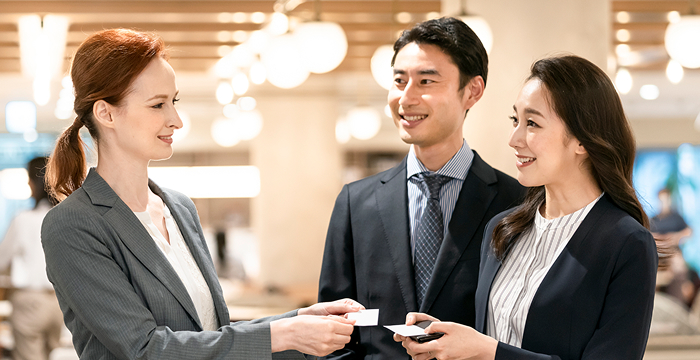 「あなた専用のビジネスシナリオ」を利用して円滑にコミュニケーションを実現するビジネスシーンのイメージ